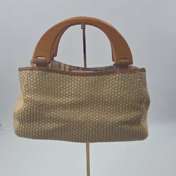 Elegant Tan Woven Fossil Bag with Wooden Handles - Picture 9 of 16